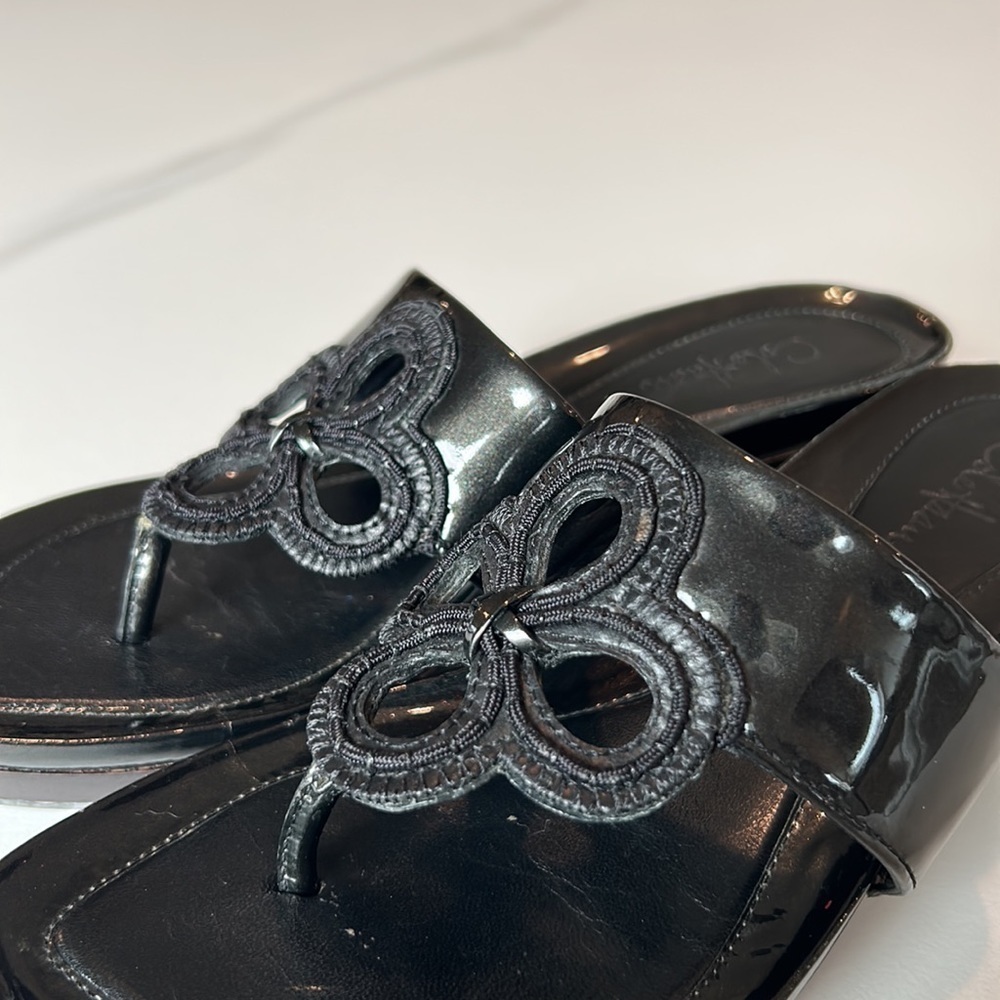Cole Haan Womens‎ Black Patent Leather Flower Slip On Thong Sandal - Picture 8 of 9
